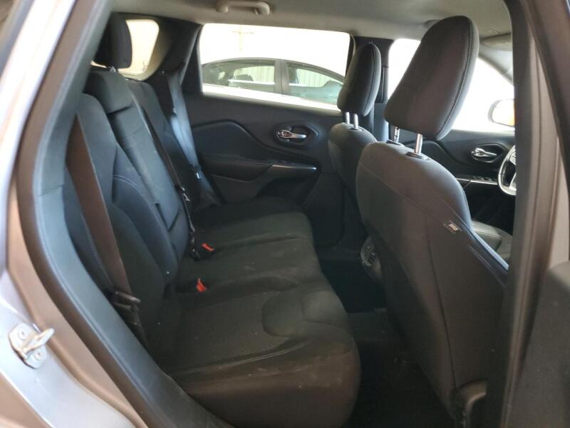2019 JEEP CHEROKEE LATITUDE - 1C4PJMCBXKD282868 | SeoVin.biz