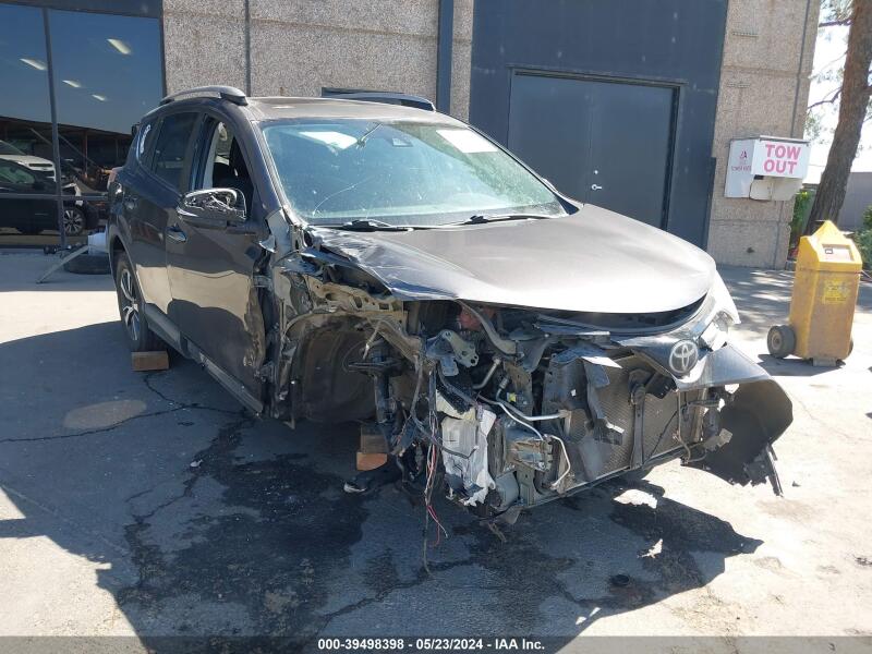 2018 TOYOTA RAV4 XLE - 2T3RFREV2JW807762 | SeoVin.biz