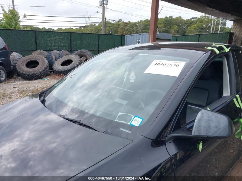 2022 TESLA MODEL Y LONG RANGE DUAL MOTOR ALL-WHEEL DRIVE - 7SAYGDEE1NF438189 | SeoVin.biz