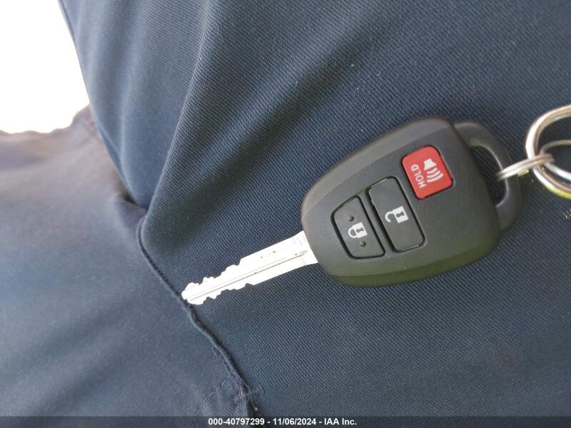 2017 TOYOTA RAV4 LE - 2T3BFREV6HW589319 | SeoVin.biz